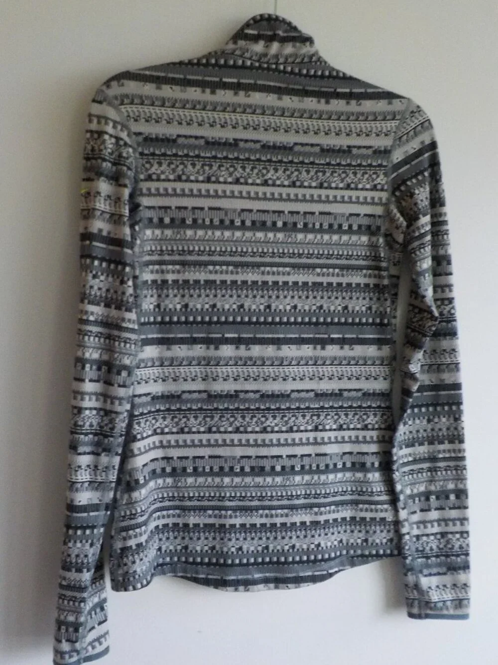 Nike Top Dri-Fit - X-Small/Small - Grey Stripe Long Sleeve 1/4 Zip (2383)